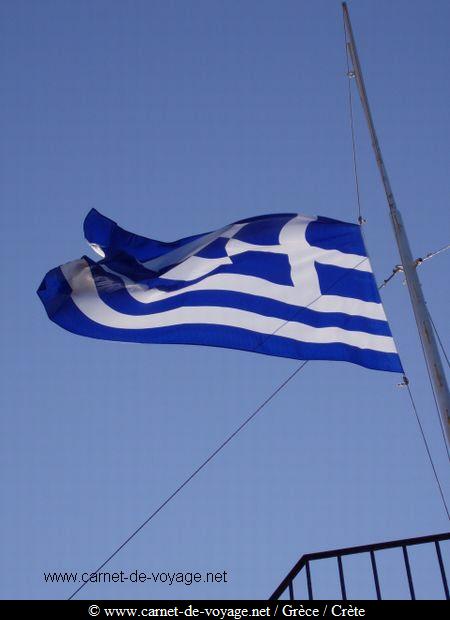 crète_kriti_crete premier drapeau hissé à l'indépendance