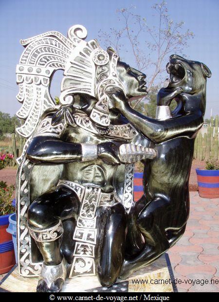 statue en obsidienne tehotihuacan site archéologique pré-colombien mexique