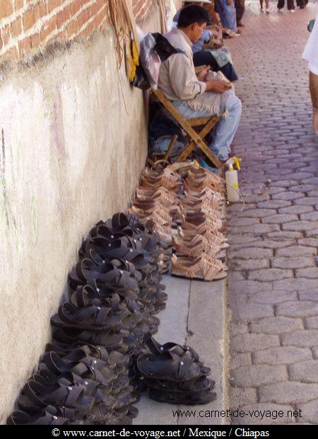commerce de chaussure dans la rue san cristobal de las casas chiapas mexique