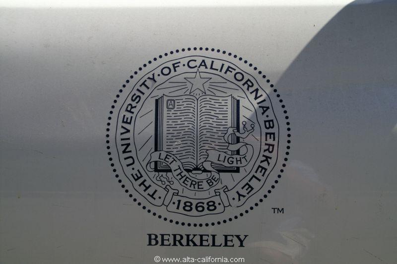 california_californie_berkeleyuniversity_universitédeberkeley_campusofberkeley_lettherebelight